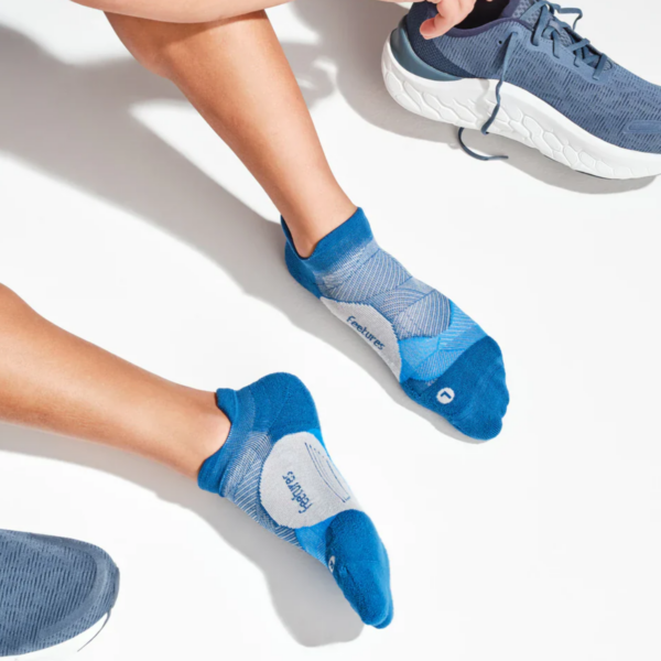 Elite Light Cushion No Show Running Socks